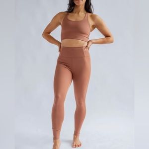 Girlfriend Set High Rise Compressive Legging and Paloma Antler Brown Nude Active